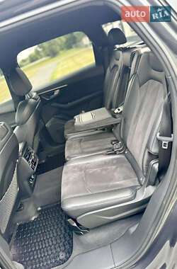 Позашляховик / Кросовер Audi Q7 2020 в 