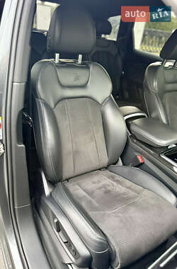Позашляховик / Кросовер Audi Q7 2020 в 