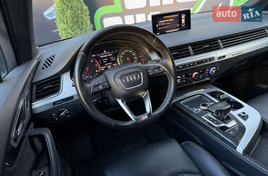Внедорожник / Кроссовер Audi Q7 2016 в 
