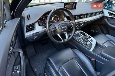 Внедорожник / Кроссовер Audi Q7 2016 в 