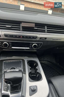 Позашляховик / Кросовер Audi Q7 2017 в 