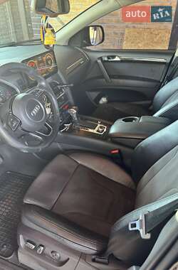 Позашляховик / Кросовер Audi Q7 2015 в 