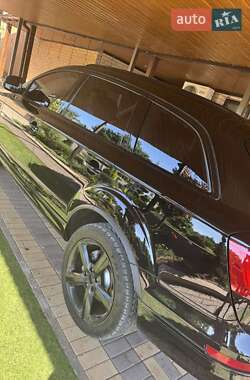 Позашляховик / Кросовер Audi Q7 2015 в 