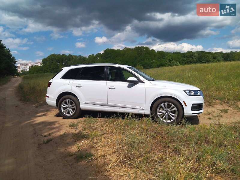 Внедорожник / Кроссовер Audi Q7 2019 в 