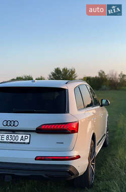 Внедорожник / Кроссовер Audi Q7 2022 в 