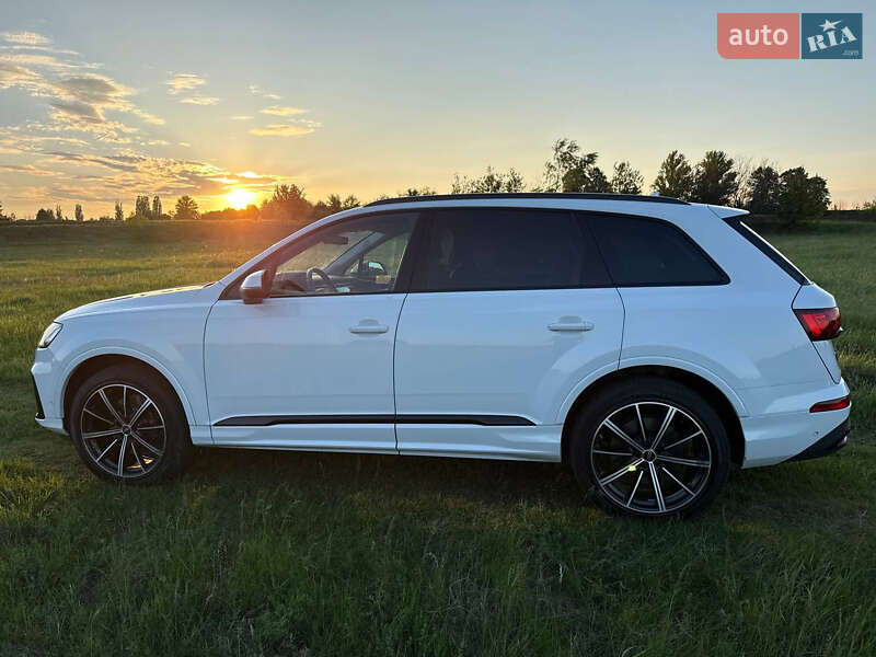Внедорожник / Кроссовер Audi Q7 2022 в Киеве