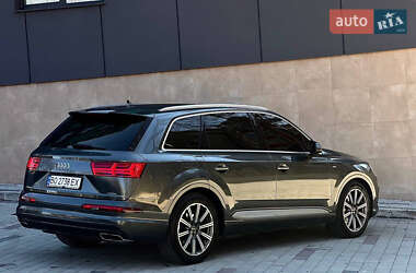 Позашляховик / Кросовер Audi Q7 2016 в 