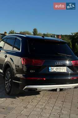 Позашляховик / Кросовер Audi Q7 2016 в 