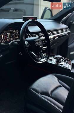 Позашляховик / Кросовер Audi Q7 2016 в 