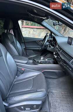 Позашляховик / Кросовер Audi Q7 2016 в 