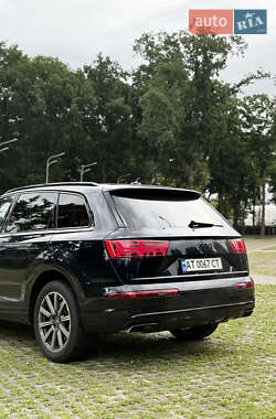 Внедорожник / Кроссовер Audi Q7 2016 в 