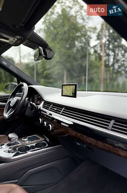 Внедорожник / Кроссовер Audi Q7 2016 в 