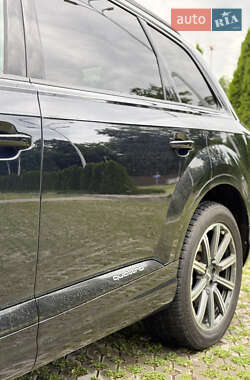 Внедорожник / Кроссовер Audi Q7 2016 в 