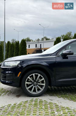 Внедорожник / Кроссовер Audi Q7 2016 в 