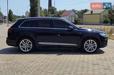 Внедорожник / Кроссовер Audi Q7 2016 в 