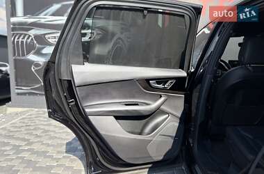Внедорожник / Кроссовер Audi Q7 2017 в 