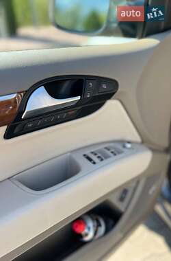 Внедорожник / Кроссовер Audi Q7 2014 в 