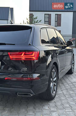Позашляховик / Кросовер Audi Q7 2017 в 
