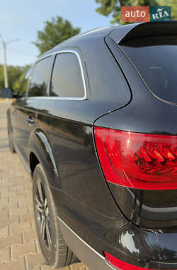 Позашляховик / Кросовер Audi Q7 2013 в 
