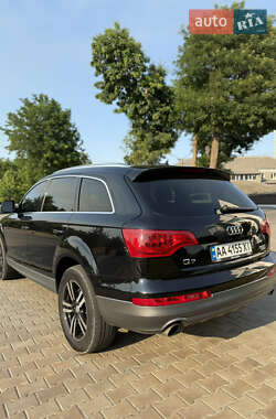 Позашляховик / Кросовер Audi Q7 2013 в 