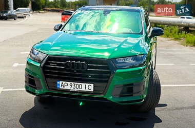 Внедорожник / Кроссовер Audi Q7 2016 в 