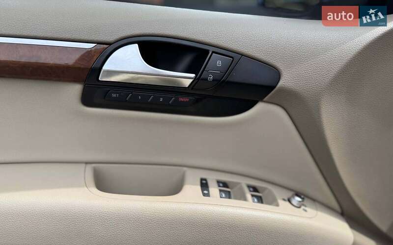 Внедорожник / Кроссовер Audi Q7 2010 в Черновцах