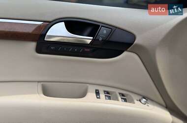 Позашляховик / Кросовер Audi Q7 2010 в 