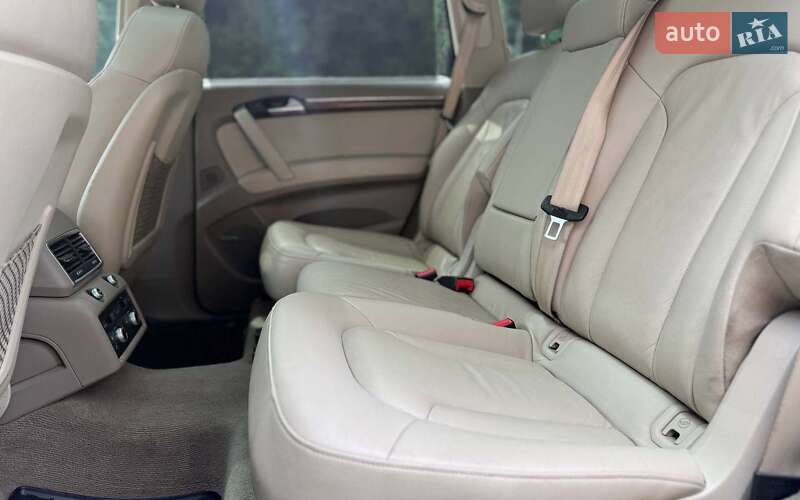 Внедорожник / Кроссовер Audi Q7 2010 в Черновцах