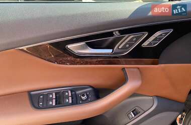 Внедорожник / Кроссовер Audi Q7 2017 в 