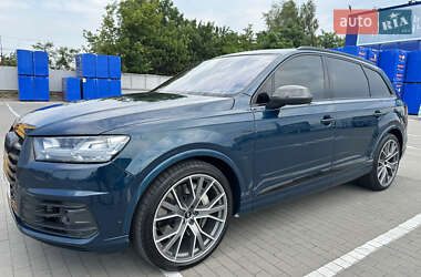 Позашляховик / Кросовер Audi Q7 2018 в 