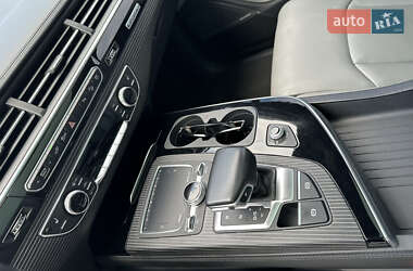 Позашляховик / Кросовер Audi Q7 2018 в 