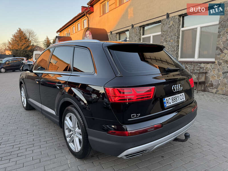 Позашляховик / Кросовер Audi Q7 2015 в Володимирі