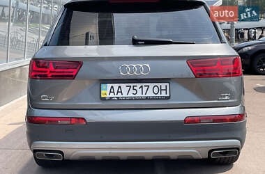 Позашляховик / Кросовер Audi Q7 2015 в 