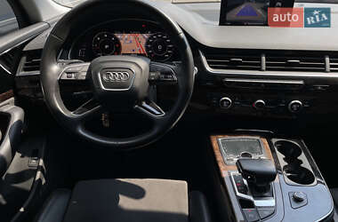 Позашляховик / Кросовер Audi Q7 2015 в 