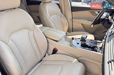 Внедорожник / Кроссовер Audi Q7 2017 в 
