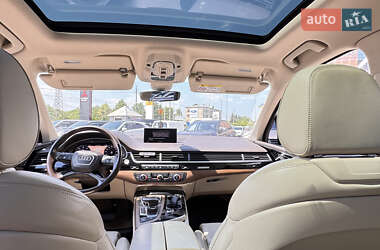 Внедорожник / Кроссовер Audi Q7 2017 в 