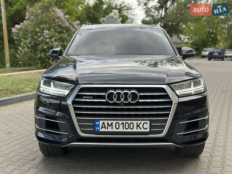 Позашляховик / Кросовер Audi Q7 2016 в Звягелі