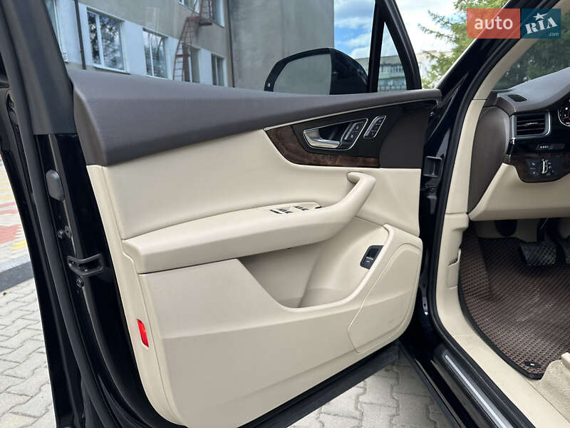 Позашляховик / Кросовер Audi Q7 2016 в Звягелі
