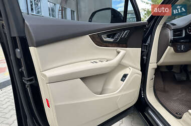 Внедорожник / Кроссовер Audi Q7 2016 в 
