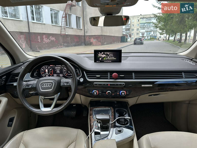 Позашляховик / Кросовер Audi Q7 2016 в Звягелі
