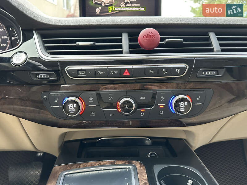 Позашляховик / Кросовер Audi Q7 2016 в Звягелі