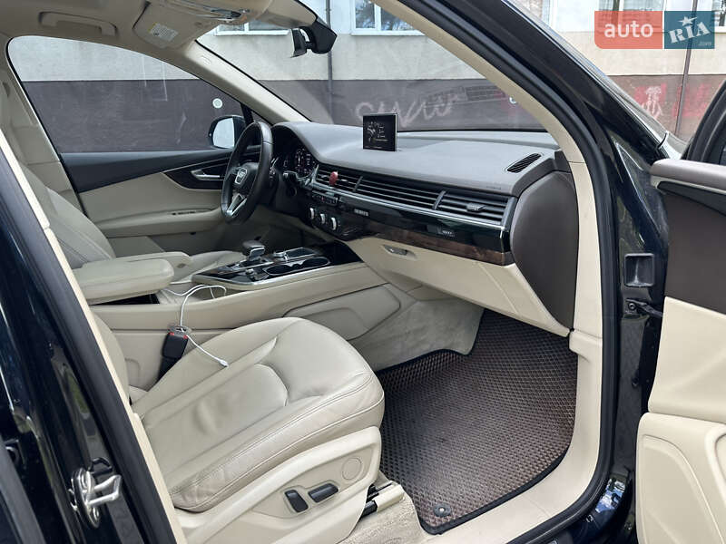 Позашляховик / Кросовер Audi Q7 2016 в Звягелі