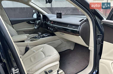 Внедорожник / Кроссовер Audi Q7 2016 в 