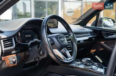 Позашляховик / Кросовер Audi Q7 2017 в 