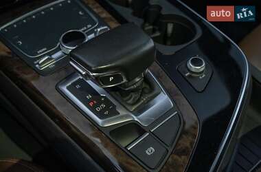 Позашляховик / Кросовер Audi Q7 2017 в 