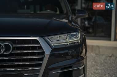 Позашляховик / Кросовер Audi Q7 2017 в 