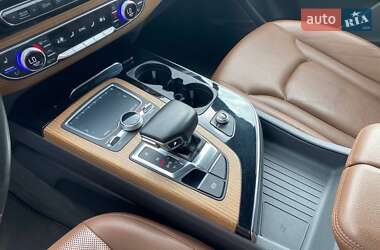 Позашляховик / Кросовер Audi Q7 2016 в 