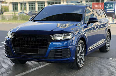 Позашляховик / Кросовер Audi Q7 2016 в 