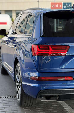 Позашляховик / Кросовер Audi Q7 2016 в 