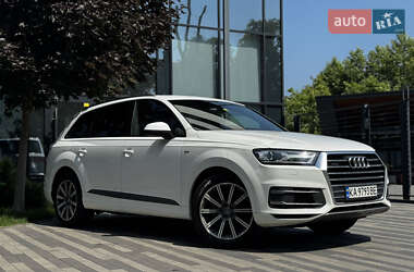 Позашляховик / Кросовер Audi Q7 2017 в 